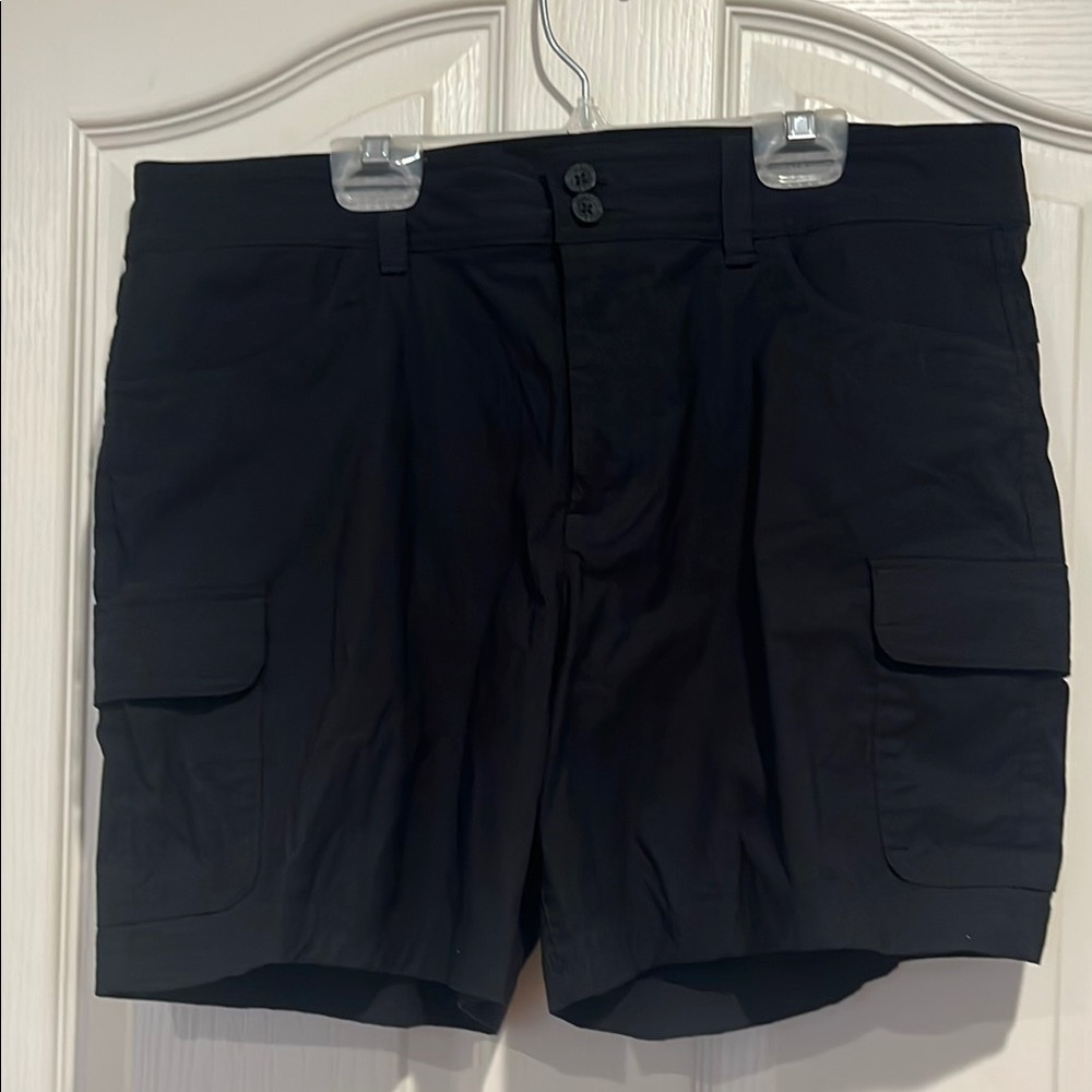 Women’s Eddie Bauer Black Cargo Shorts, size 12
